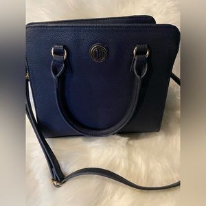 💙👜💙 Tommy Hilfiger Crossover purse 💙👜💙